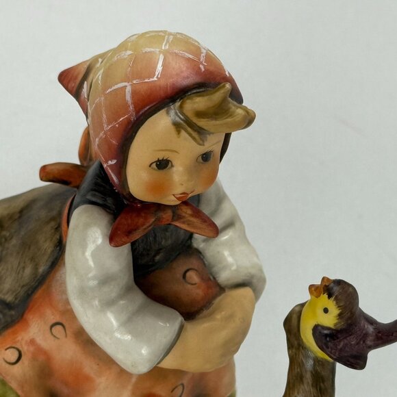 Vintage Goebel Hummel Figurine Girl with Bird TMK-7 Germany 1991–1999 Hand Pain - Picture 6 of 7